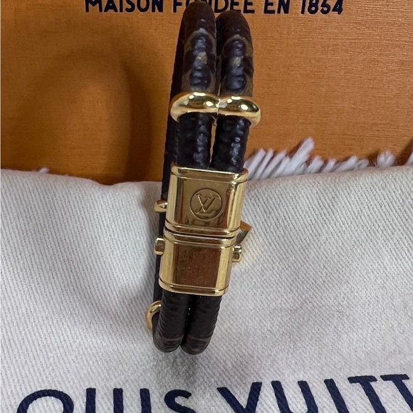SOLD Authentic Louis Vuitton Keep It Twice Mono Canvas Padlock Charm Bracelet - Picture 5 of 8